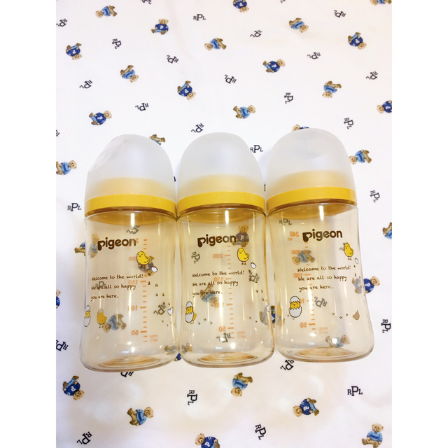 ピジョン 母乳実感 プラスチック哺乳瓶3本セット 乳首LL1個 キッズ/ベビー/マタニティの授乳/お食事用品(哺乳ビン)の商品写真