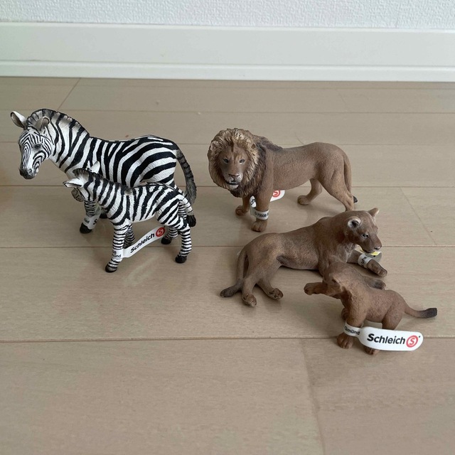 Schleich(シュライヒ)のシュライヒ　動物　ライオン親子　シマウマ親子　セット エンタメ/ホビーのフィギュア(その他)の商品写真