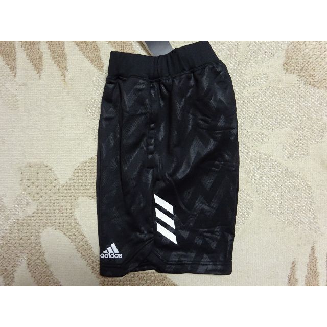 adidas(アディダス)の新品★アディダス★130★快適!!半袖Ｔシャツ 赤・快適ハーフパンツ 黒★上下 キッズ/ベビー/マタニティのキッズ服男の子用(90cm~)(Tシャツ/カットソー)の商品写真