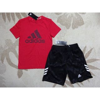 アディダス(adidas)の新品★アディダス★130★快適!!半袖Ｔシャツ 赤・快適ハーフパンツ 黒★上下(Tシャツ/カットソー)