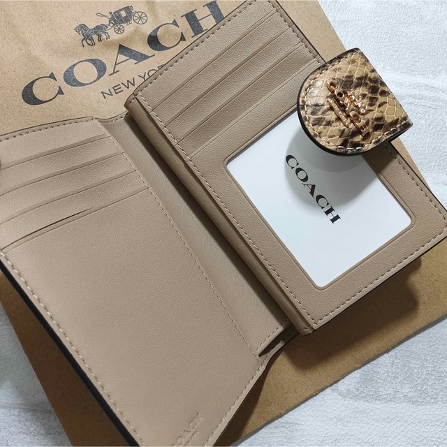 新商品☆COACH コーチ ミディアム 二つ折り財布 ベージュ パイソン柄