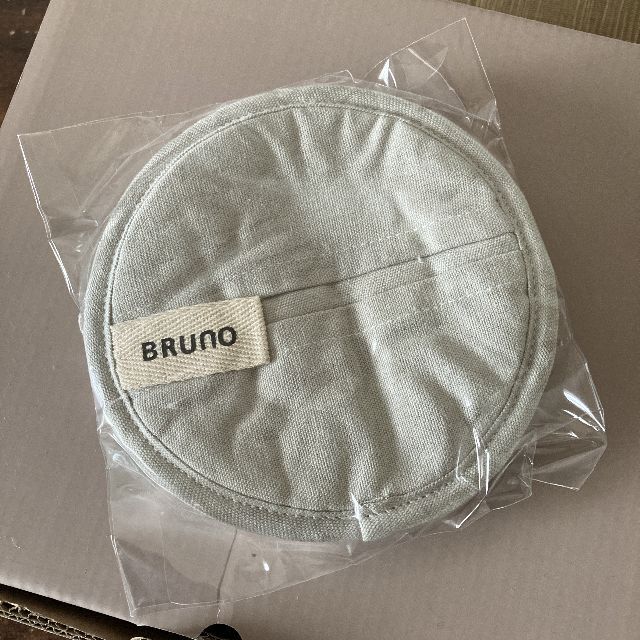 BRUNO(ブルーノ)のBRUNO 鋳物ホーローポット（グレージュ） インテリア/住まい/日用品のキッチン/食器(鍋/フライパン)の商品写真