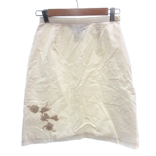 インディヴィ(INDIVI)のインディヴィ 台形スカート ひざ丈 刺繍 36 アイボリー 白 ホワイト /AU(ひざ丈スカート)