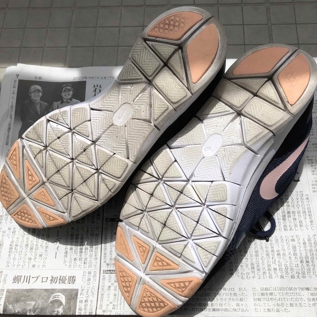 NIKE(ナイキ)のナイキ　スニーカー　FLEX ESSENTIAL TR 25cm レディースの靴/シューズ(スニーカー)の商品写真