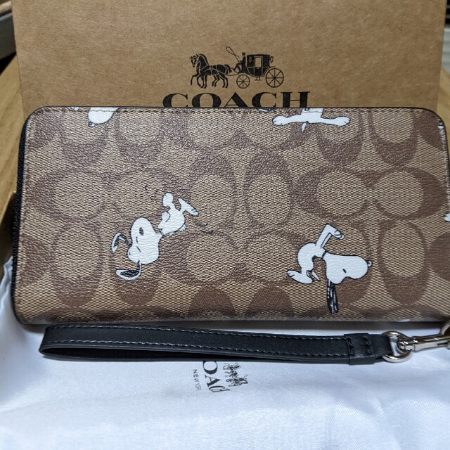 COACH(コーチ)のCOACH  長財布　シグネチャー　スヌーピー レディースのファッション小物(財布)の商品写真