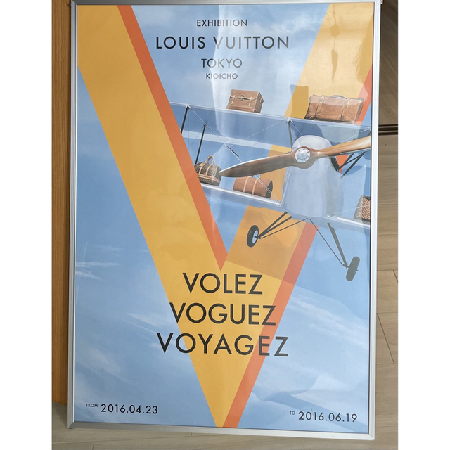 LOUIS VUITTON(ルイヴィトン)のルイ・ヴィトン 旅するヴィトン展　ポスター エンタメ/ホビーのコレクション(ノベルティグッズ)の商品写真