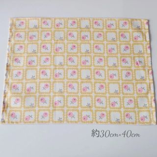 ハンドメイド＊まるいお花のランチョンマット＊イエロー(外出用品)