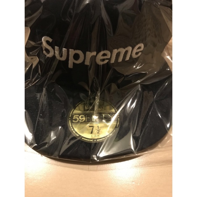 Supreme(シュプリーム)の【7 1/2】Supreme Box Logo Mesh Back NewEra メンズの帽子(キャップ)の商品写真