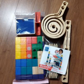 ボーネルンド(BorneLund)の美品　クアドリラツイストアンドレールセット＆ビー玉キャッチャー2つ(知育玩具)