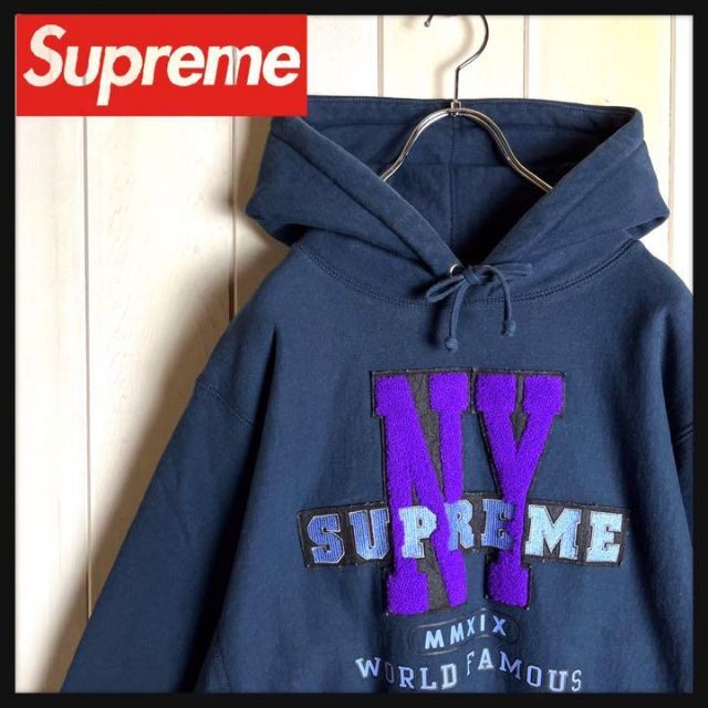 大人気 supreme パーカー 青