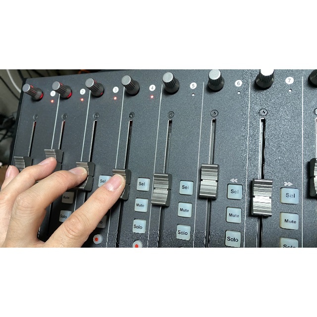 ICON DIGITAL  PLATFORM M+フィジカルコントローラー 楽器のDTM/DAW(MIDIコントローラー)の商品写真