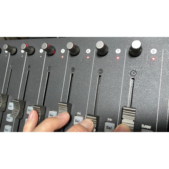 ICON DIGITAL  PLATFORM M+フィジカルコントローラー 楽器のDTM/DAW(MIDIコントローラー)の商品写真