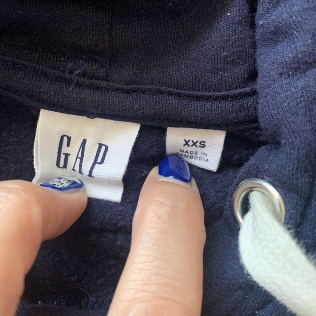 GAP(ギャップ)のGAP ロゴパーカー キッズ/ベビー/マタニティのキッズ服女の子用(90cm~)(Tシャツ/カットソー)の商品写真