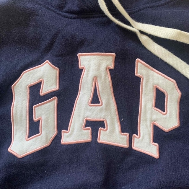 GAP(ギャップ)のGAP ロゴパーカー キッズ/ベビー/マタニティのキッズ服女の子用(90cm~)(Tシャツ/カットソー)の商品写真