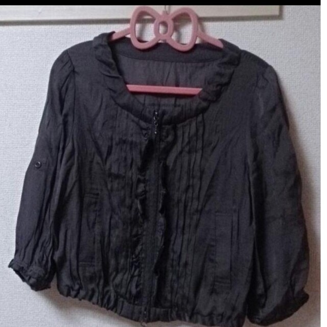 フリルのついたジャケット Mサイズ レディースのジャケット/アウター(ナイロンジャケット)の商品写真