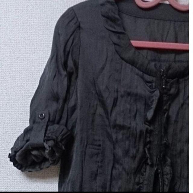 フリルのついたジャケット Mサイズ レディースのジャケット/アウター(ナイロンジャケット)の商品写真