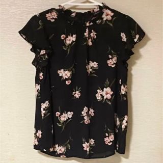 フォーエバートゥエンティーワン(FOREVER 21)の〈Forever 21〉花柄ノースリーブ(シャツ/ブラウス(半袖/袖なし))