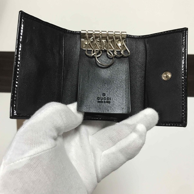 GUCCIマイクログッチシマ キーケース ベルトデザイン パテントレザー