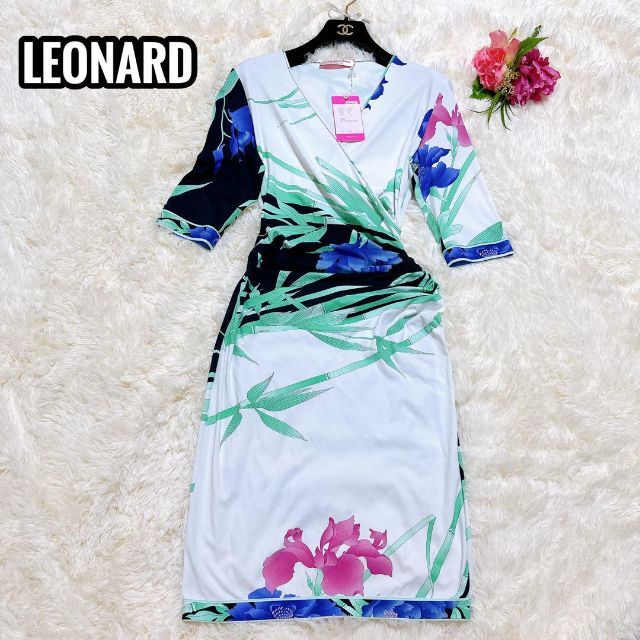 LEONARD(レオナール)のLEONARD カシュクールワンピース 半袖 ホワイト 36 タイト 伸縮性あり レディースのワンピース(ロングワンピース/マキシワンピース)の商品写真