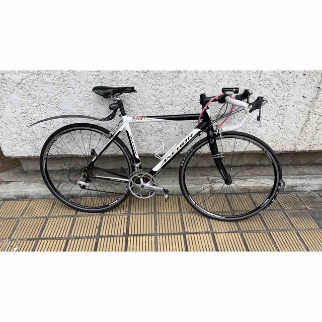 自転車　本体　アンカー　ロードバイク　競輪　ホワイト　ブラック自転車