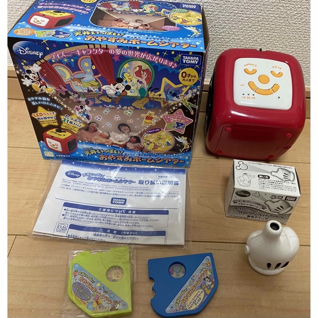 Takara Tomy(タカラトミー)の天井いっぱい！おやすみホームシアター　専用ポインター付き キッズ/ベビー/マタニティのおもちゃ(オルゴールメリー/モービル)の商品写真