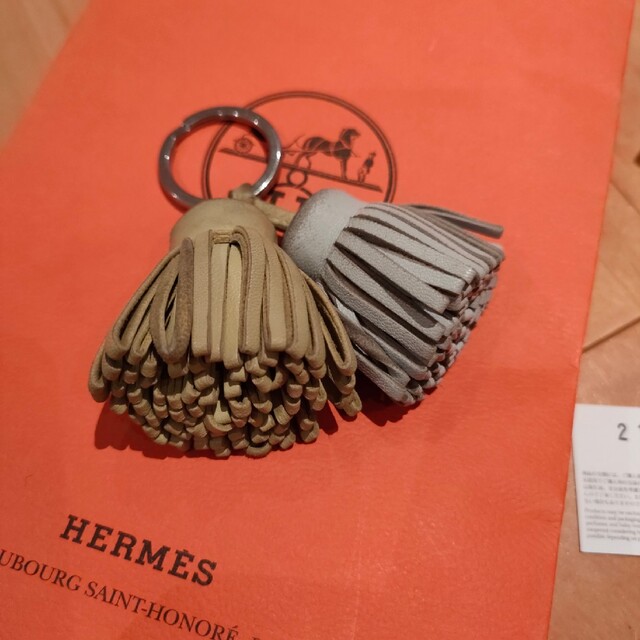 HERMES キーホルダー ”カルメン ウノドス” ジョーヌブルジョン-