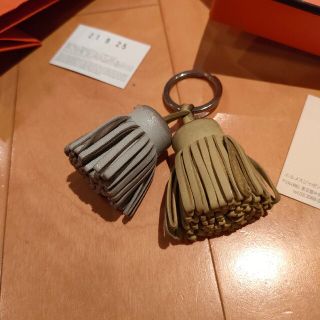 Hermes - HERMES キーホルダー ”カルメン ウノドス” ジョーヌ