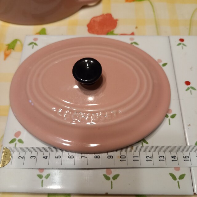 LE CREUSET(ルクルーゼ)のル・クルーゼ　ピンクの蓋付き容器　花型容器おまけ インテリア/住まい/日用品のキッチン/食器(食器)の商品写真