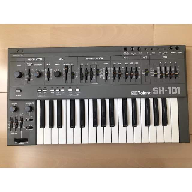 Roland(ローランド)のSHｰ101  Roland モノフォニックシンセサイザー　説明書付き　箱無し 楽器の鍵盤楽器(キーボード/シンセサイザー)の商品写真