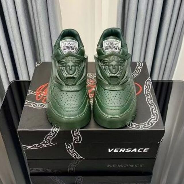 は自分にプチご褒美を VERSACE - ヴェルサーチェ メデューサ