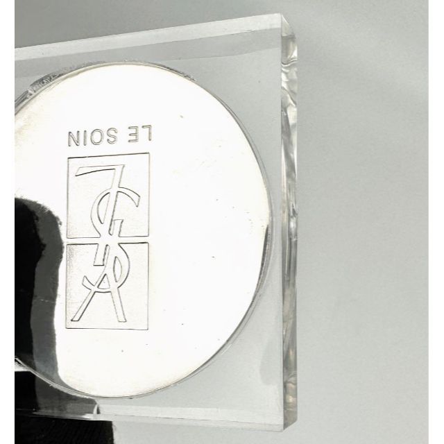 Yves Saint Laurent(イヴサンローラン)の希少 イヴサンローラン YSLミラー 手鏡  LE SOIN クリスタルガラス鏡 コスメ/美容のメイク道具/ケアグッズ(その他)の商品写真