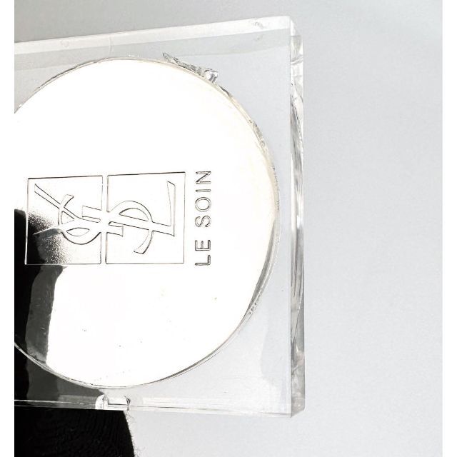 Yves Saint Laurent(イヴサンローラン)の希少 イヴサンローラン YSLミラー 手鏡  LE SOIN クリスタルガラス鏡 コスメ/美容のメイク道具/ケアグッズ(その他)の商品写真