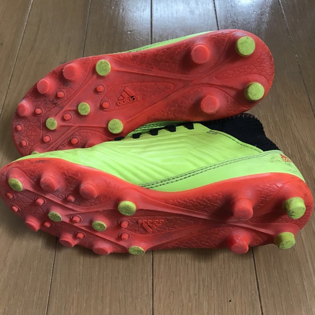 adidas(アディダス)の本日限定値下げ！adidasサッカースパイクシューズ（21cm） キッズ/ベビー/マタニティのキッズ靴/シューズ(15cm~)(スニーカー)の商品写真