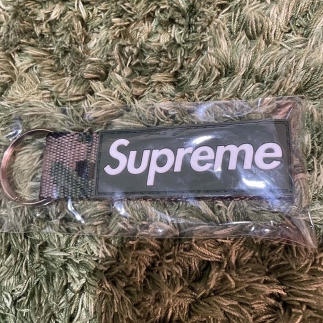 Supreme(シュプリーム)のSupreme Webbing Keychain Green Camo  メンズのファッション小物(キーホルダー)の商品写真