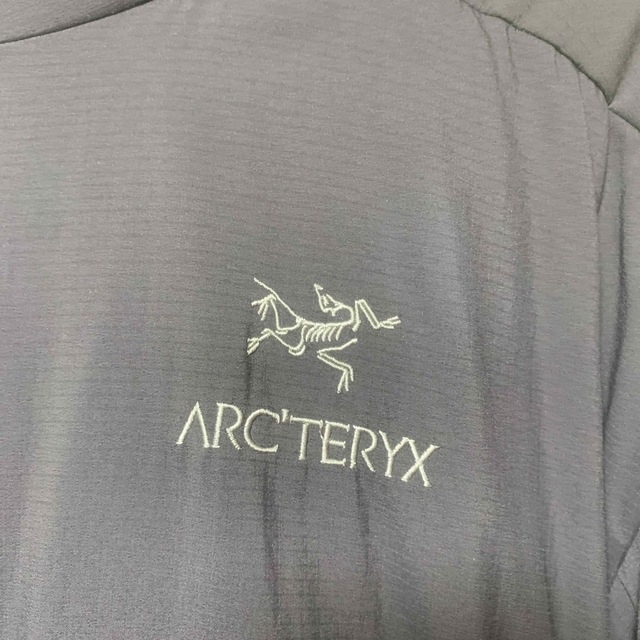 ARC'TERYX(アークテリクス)のアークテリクス　ATOM AR HOODY メンズのジャケット/アウター(ダウンジャケット)の商品写真