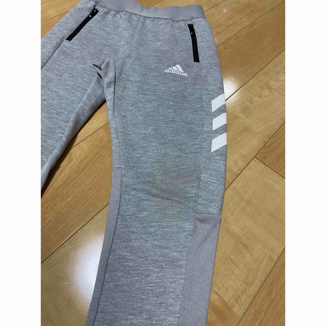 adidas(アディダス)のアディダス　セットアップ　120㎝ キッズ/ベビー/マタニティのキッズ服男の子用(90cm~)(パンツ/スパッツ)の商品写真