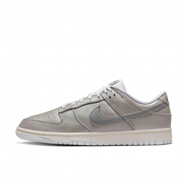 NIKE(ナイキ)の【新品タグ付き】NIKE DUNK LOW SE(ナイキ　ダンクロー)25.5㎝ メンズの靴/シューズ(スニーカー)の商品写真