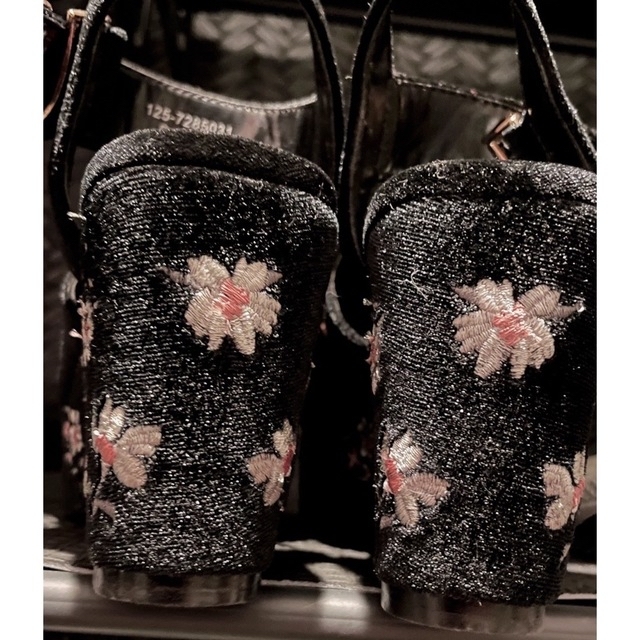 JILL by JILLSTUART(ジルバイジルスチュアート)のジルバイジルスチュアート JILL BY JILLSTUART 花柄厚底サンダル レディースの靴/シューズ(サンダル)の商品写真