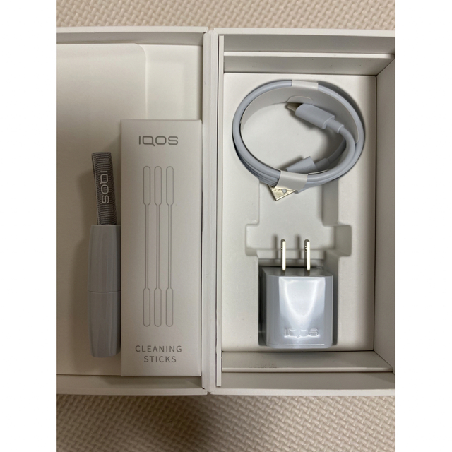 IQOS(アイコス)のアイコス充電器とお掃除グッズ メンズのファッション小物(タバコグッズ)の商品写真