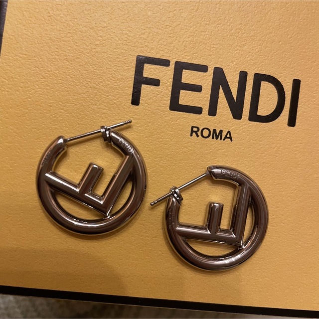 超歓迎 FENDI エフイズ フェンディ FENDI ピアス 高品質の激安 シルバー