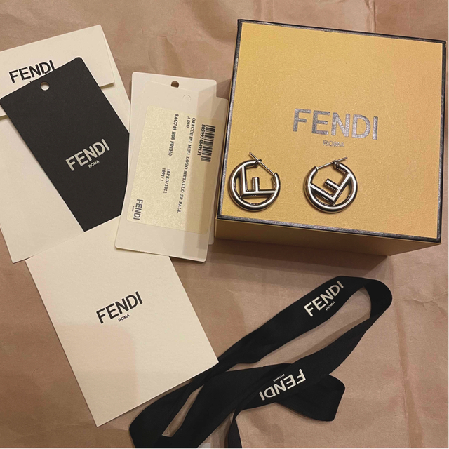 超歓迎 FENDI エフイズ フェンディ FENDI ピアス 高品質の激安 シルバー