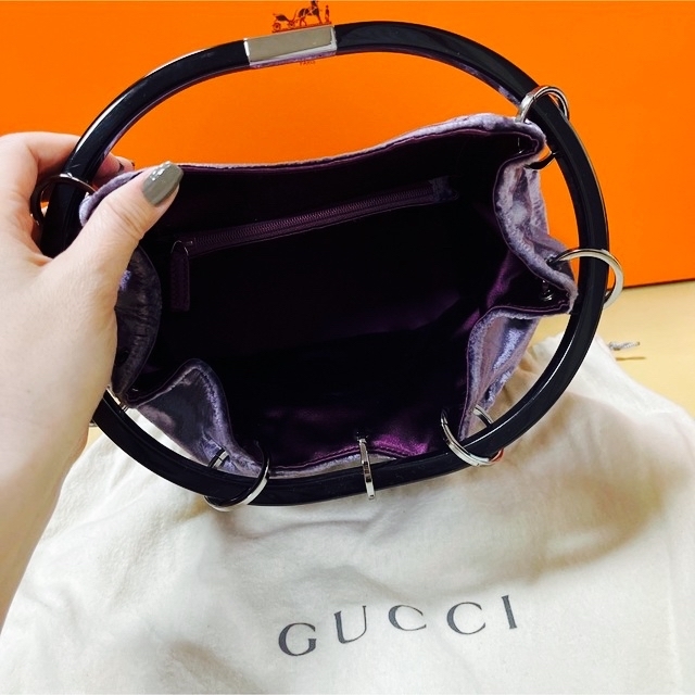 Gucci(グッチ)の💕新品未使用💕GUCCI💕サテンハンドバッグ💕廃盤品💕 レディースのバッグ(ハンドバッグ)の商品写真