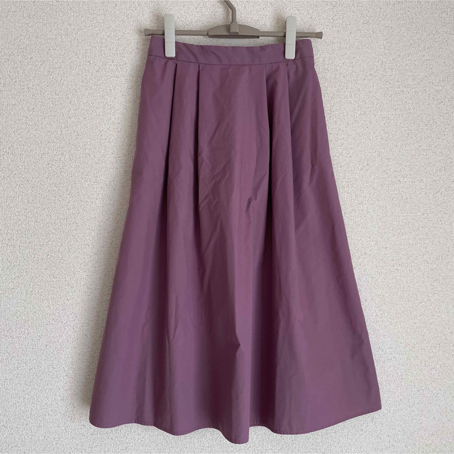 GU(ジーユー)の♪ ジーユー　きれい色ミモレ丈スカート♪ レディースのスカート(ひざ丈スカート)の商品写真