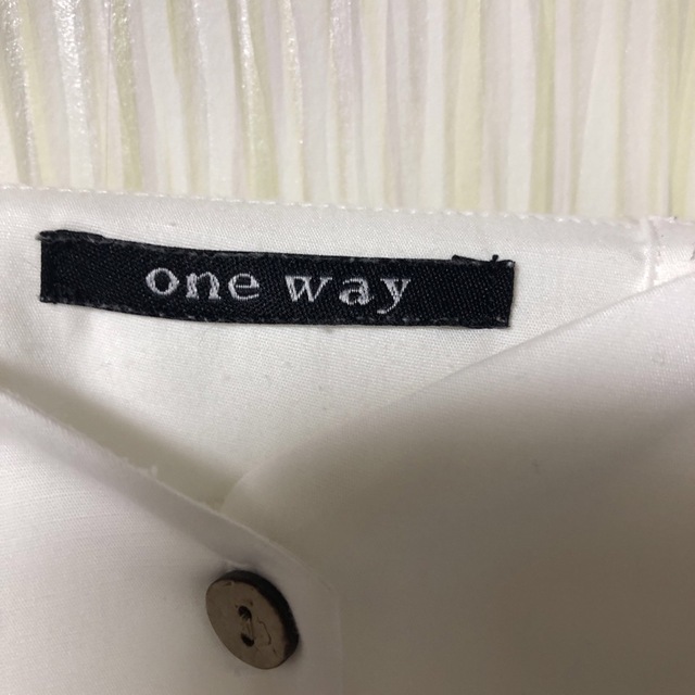 one*way(ワンウェイ)のワンウェイ　トップス　M      白 レディースのトップス(シャツ/ブラウス(半袖/袖なし))の商品写真