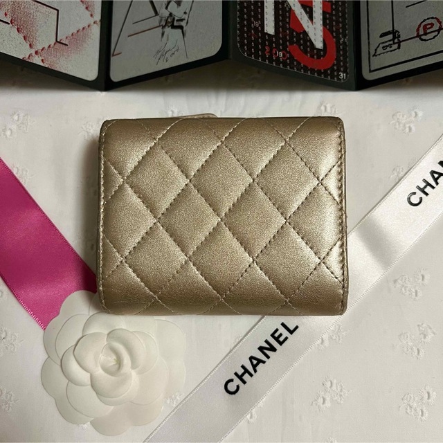 CHANEL(シャネル)の【専用】CHANEL コンパクトウォレット  ラムスキン  三つ折り財布 レディースのファッション小物(財布)の商品写真
