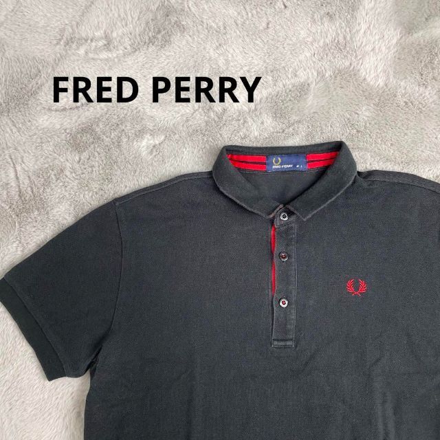 FRED PERRY(フレッドペリー)のFRED PERRY フレッドペリー　ポロシャツ　ブラック　レッド　刺繍　L メンズのトップス(Tシャツ/カットソー(半袖/袖なし))の商品写真