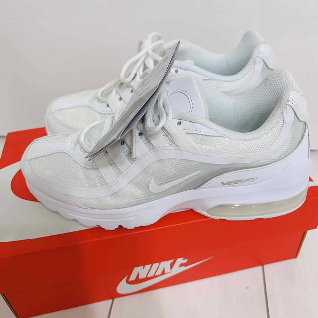 専用⭐︎新品 NIKE エアマックスVGR 22.5 | フリマアプリ ラクマ