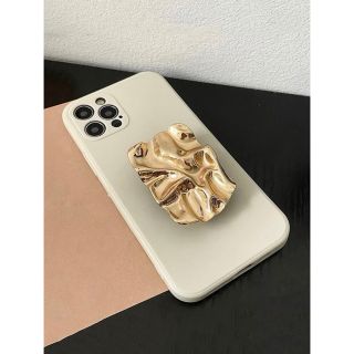 iPhone14 ケース スタンドアウト携帯グリップ付き （ベージュ）(iPhoneケース)