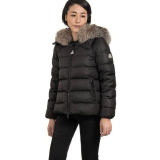 美品　モンクレール　chitalpa ブラック　3 ファー　moncler