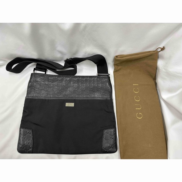 美品 GUCCI グッチ マチなし斜め掛けショルダーバッグ シマ黒 本物 美品 GUCCI グッチ マチなし斜め掛けショルダーバッグ シマ黒 本物